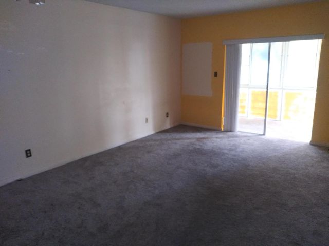 4841 NW 22nd Court 215, Lauderhill, FL 33313