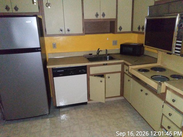 4841 NW 22nd Court 215, Lauderhill, FL 33313
