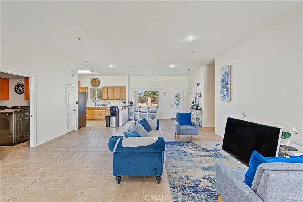 17643 Santa Ana, Bloomington, CA 92316 — photo 5