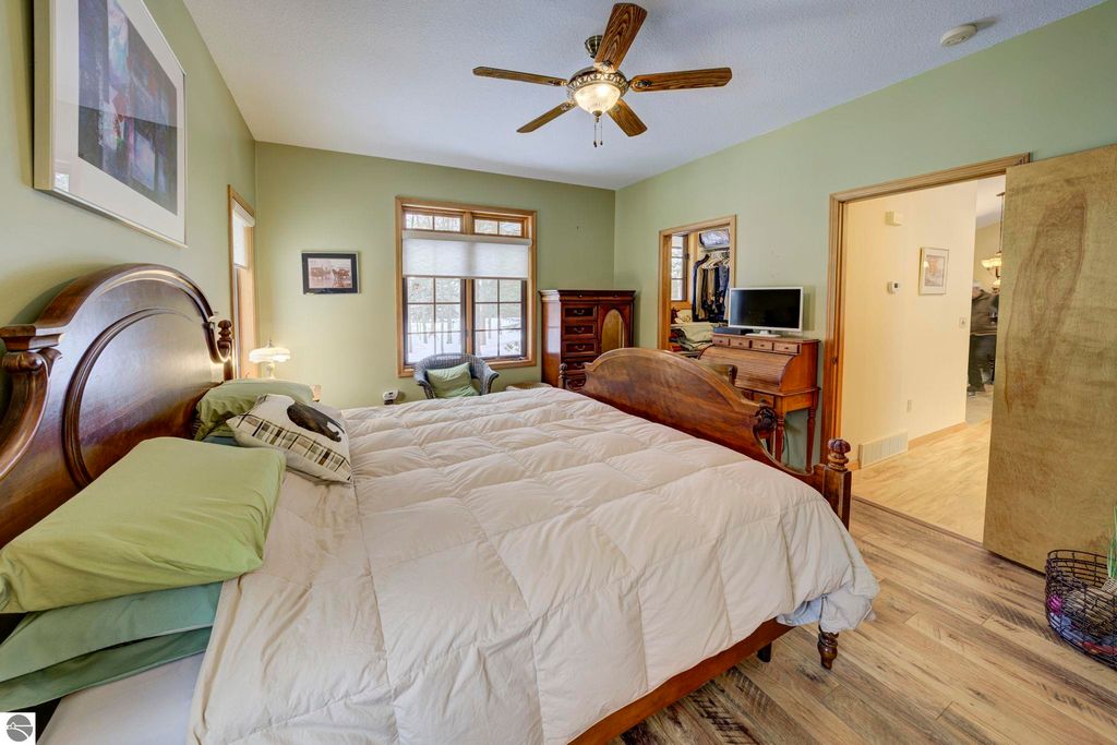 Image 14 of property listing at 4297 Ridge Run, Bellaire, MI 49615