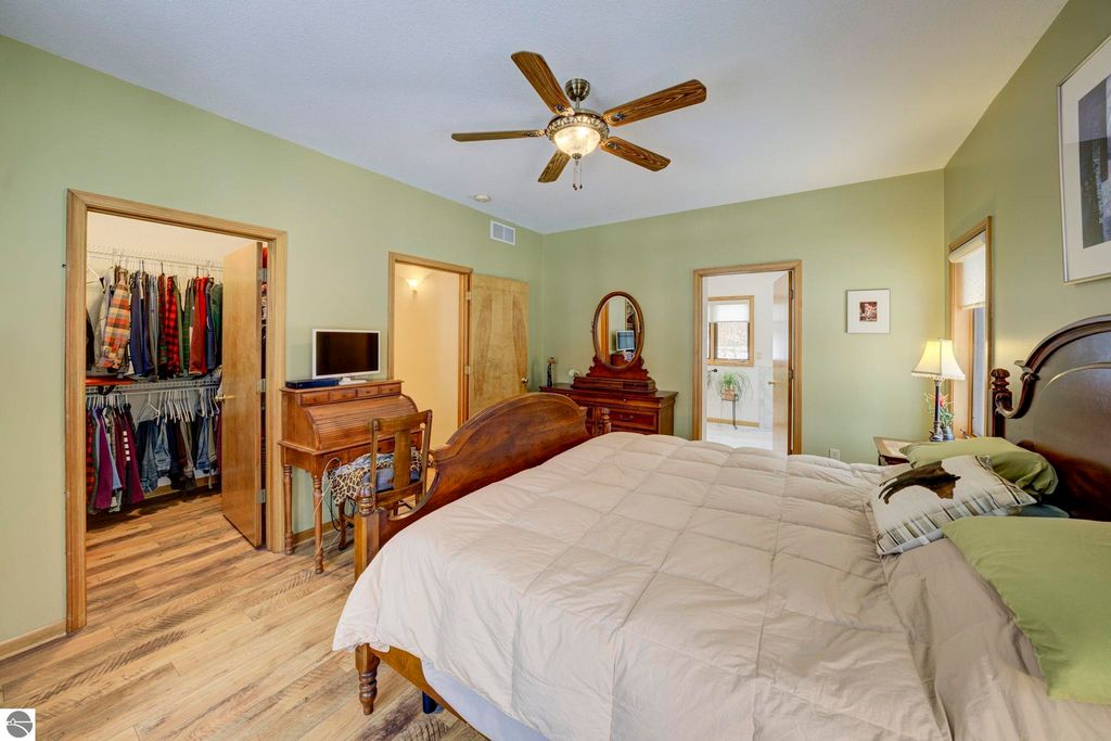 Image 15 of property listing at 4297 Ridge Run, Bellaire, MI 49615