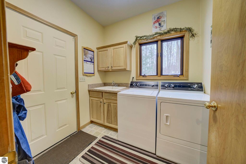 Image 21 of property listing at 4297 Ridge Run, Bellaire, MI 49615