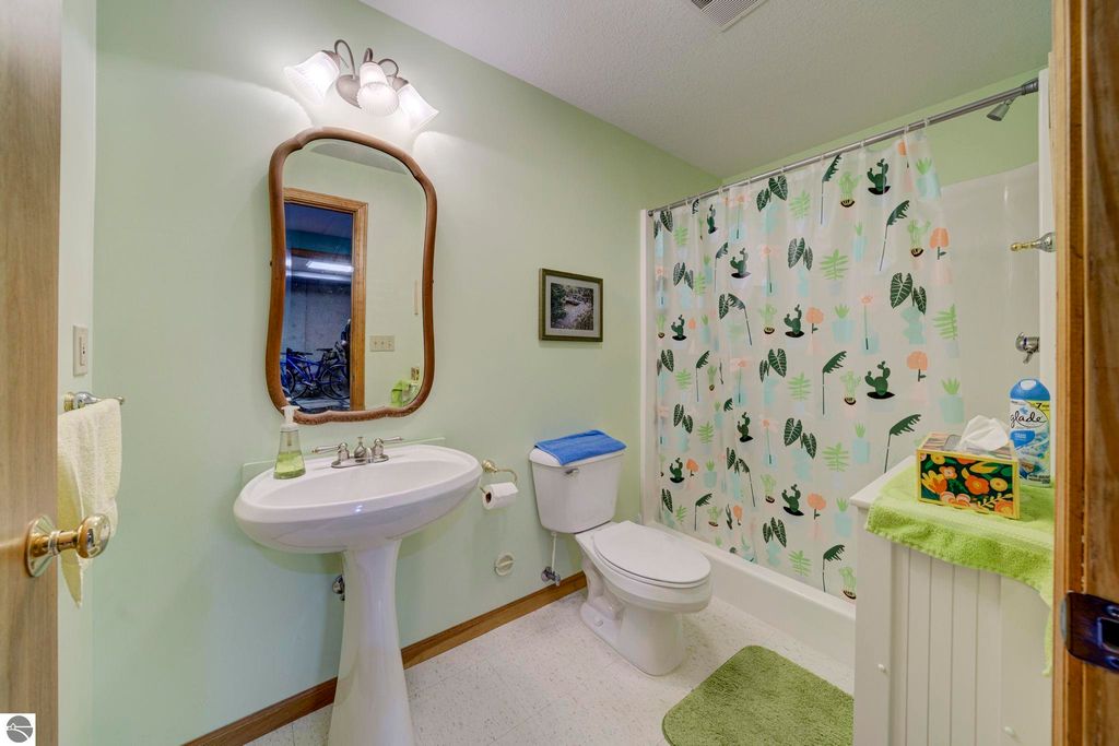 Image 24 of property listing at 4297 Ridge Run, Bellaire, MI 49615