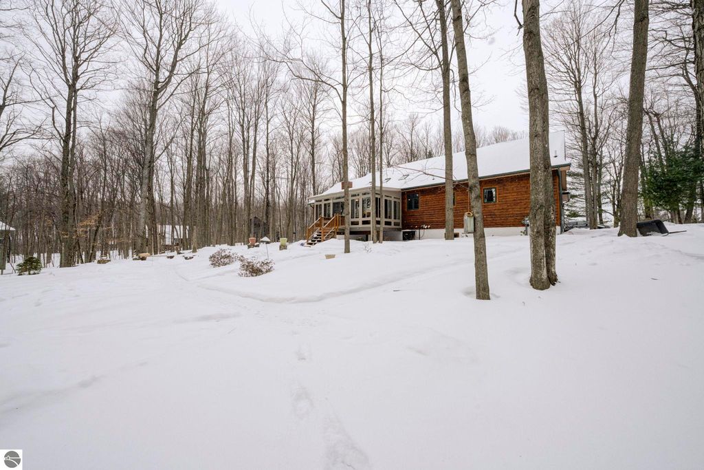 Image 33 of property listing at 4297 Ridge Run, Bellaire, MI 49615