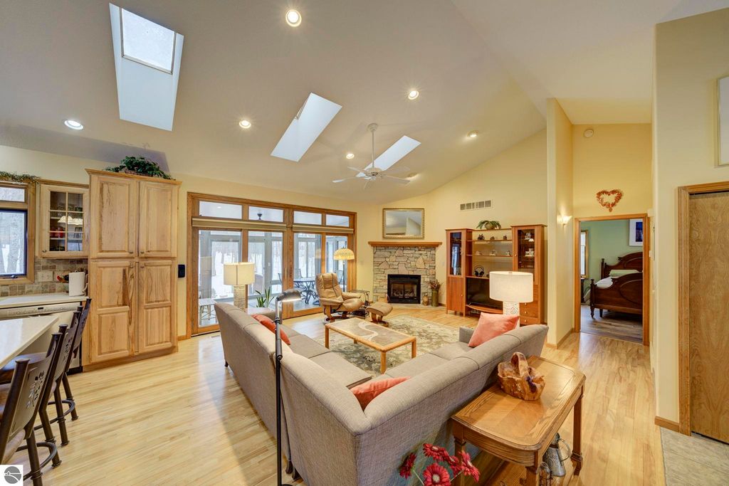 Image 4 of property listing at 4297 Ridge Run, Bellaire, MI 49615