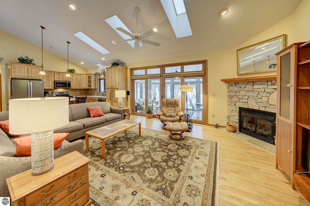 Image 5 of property listing at 4297 Ridge Run, Bellaire, MI 49615