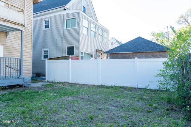 205 Victory Avenue, Schenectady, NY 12307