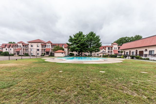 685 Oak St 17-1, Brockton, MA 02301