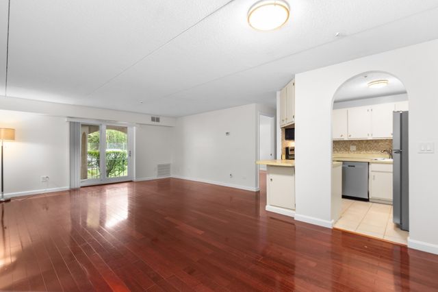 685 Oak St 17-1, Brockton, MA 02301