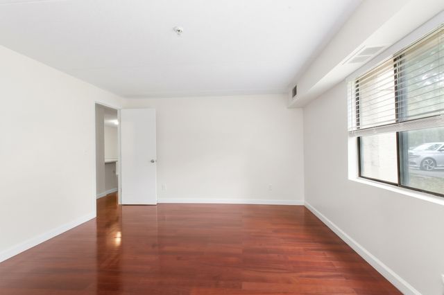 685 Oak St 17-1, Brockton, MA 02301