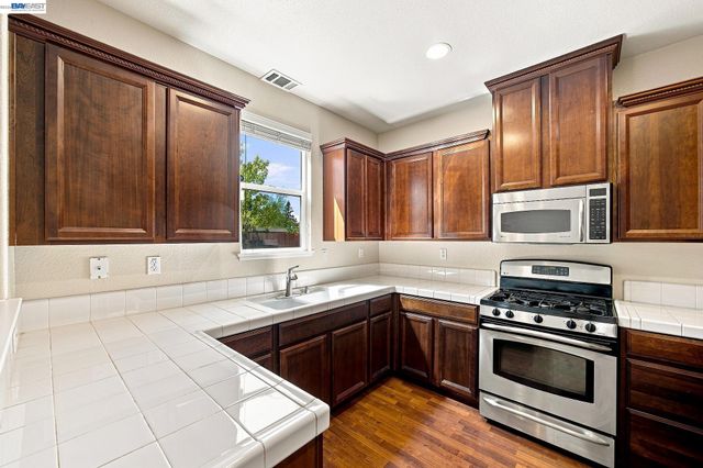 2401 Coffeeberry Road, West Sacramento, CA 95691