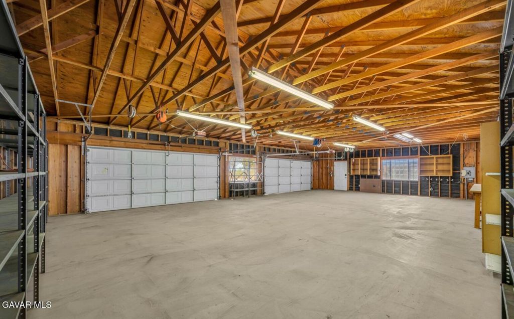 8327 W Avenue I, Lancaster, CA 93536