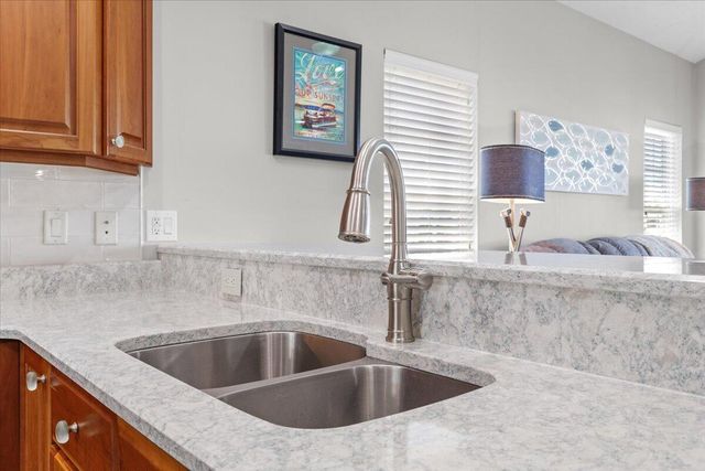 225 Lands End CIR, Union Hall, VA 24176