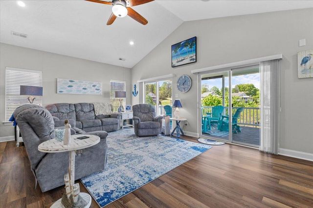 225 Lands End CIR, Union Hall, VA 24176