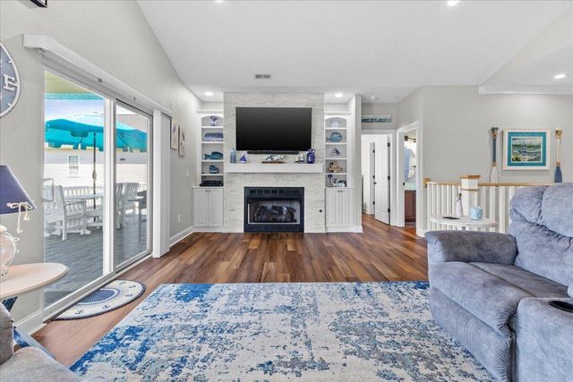 225 Lands End CIR, Union Hall, VA 24176