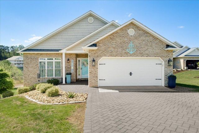 225 Lands End CIR, Union Hall, VA 24176