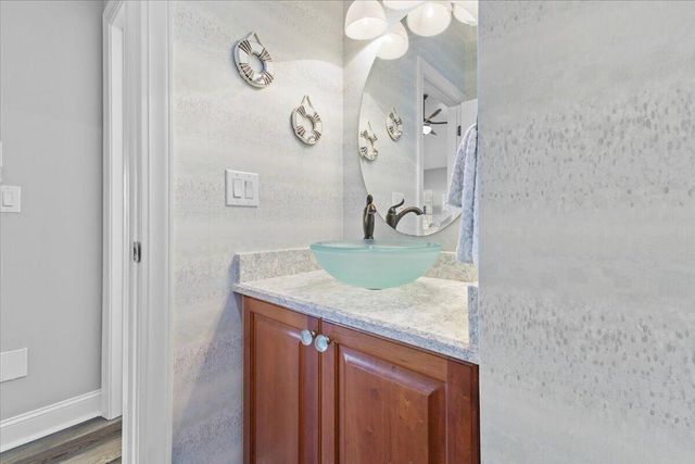 225 Lands End CIR, Union Hall, VA 24176