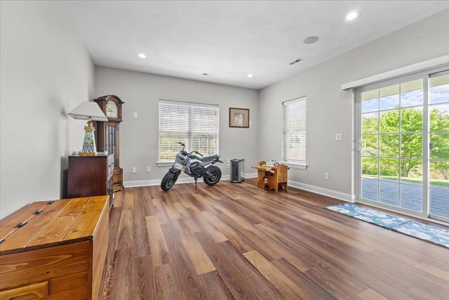 225 Lands End CIR, Union Hall, VA 24176