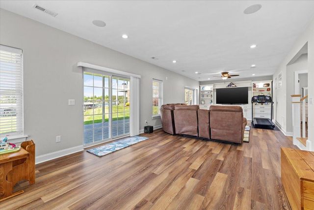 225 Lands End CIR, Union Hall, VA 24176