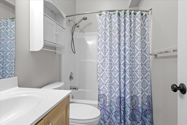 225 Lands End CIR, Union Hall, VA 24176