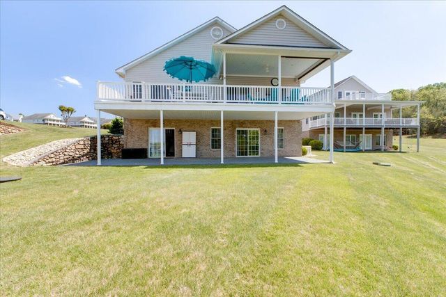 225 Lands End CIR, Union Hall, VA 24176