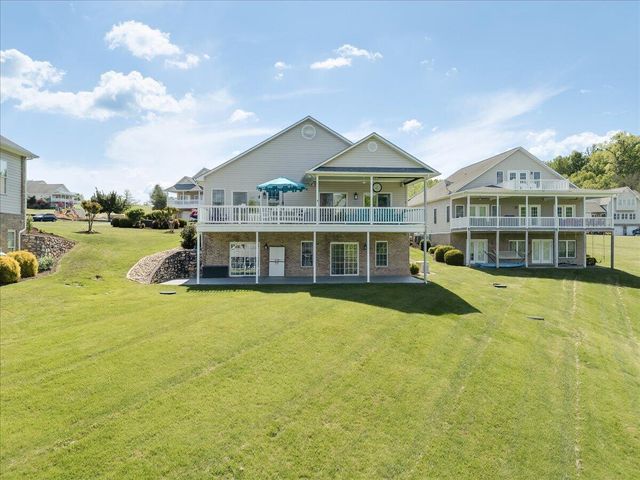 225 Lands End CIR, Union Hall, VA 24176