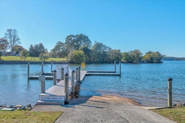 225 Lands End CIR, Union Hall, VA 24176