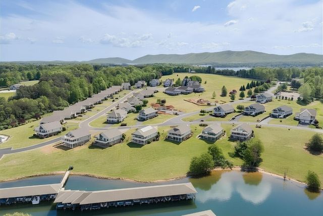 225 Lands End CIR, Union Hall, VA 24176