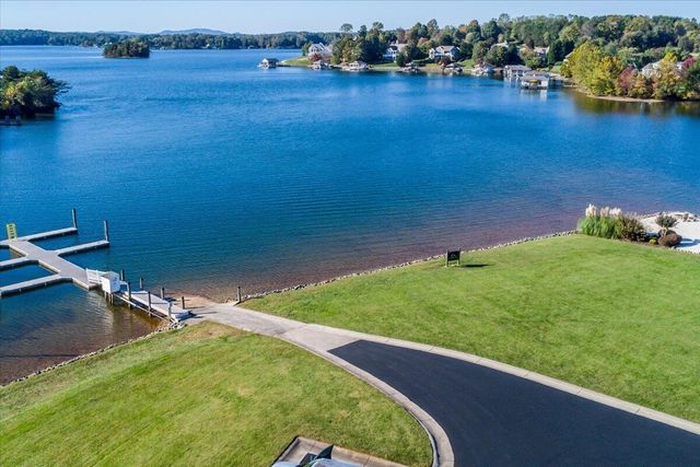 225 Lands End CIR, Union Hall, VA 24176
