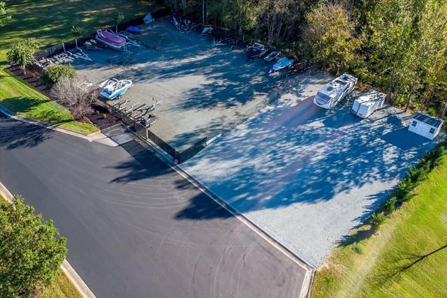 225 Lands End CIR, Union Hall, VA 24176