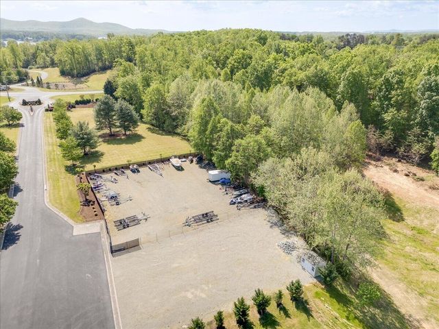 225 Lands End CIR, Union Hall, VA 24176