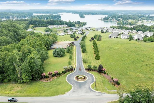 225 Lands End CIR, Union Hall, VA 24176