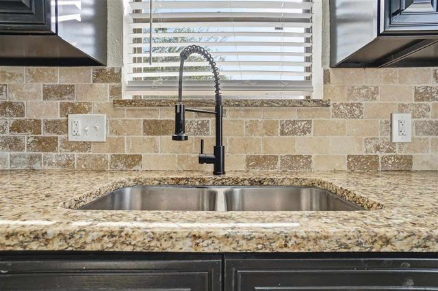 3811 SW Hickory Ln, Lawton, OK 73505