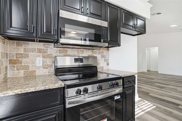 3811 SW Hickory Ln, Lawton, OK 73505