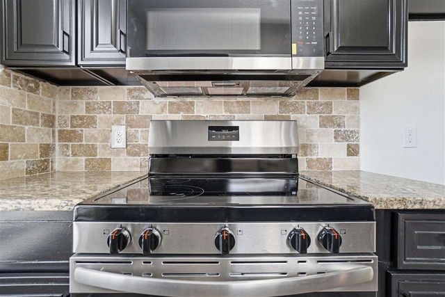 3811 SW Hickory Ln, Lawton, OK 73505