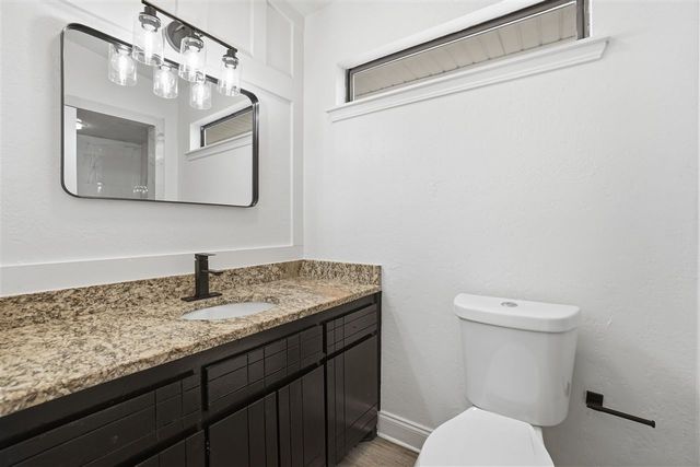 3811 SW Hickory Ln, Lawton, OK 73505