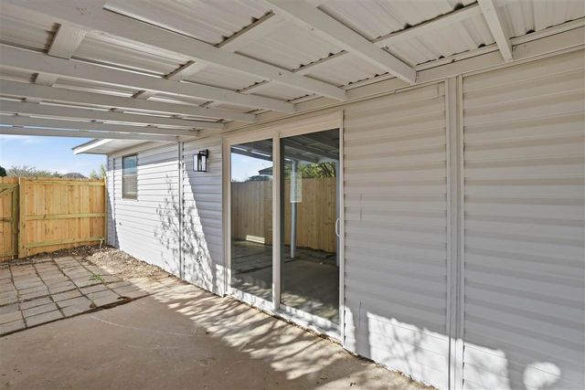 3811 SW Hickory Ln, Lawton, OK 73505