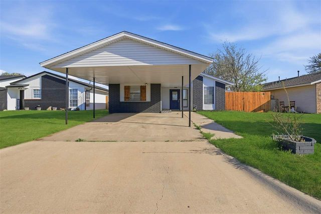 3811 SW Hickory Ln, Lawton, OK 73505
