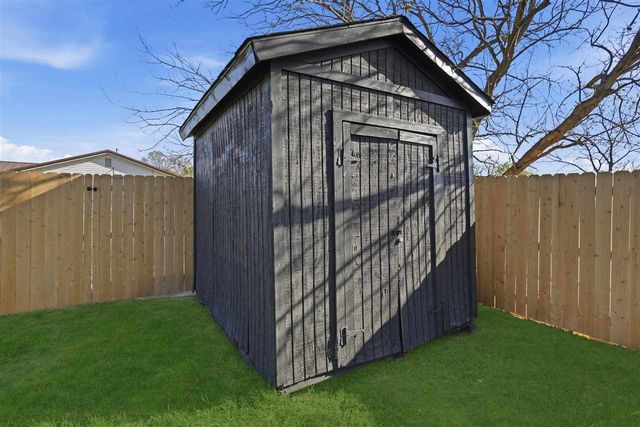 3811 SW Hickory Ln, Lawton, OK 73505