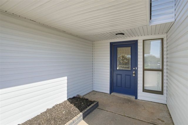 3811 SW Hickory Ln, Lawton, OK 73505