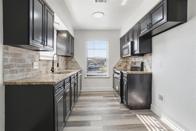 3811 SW Hickory Ln, Lawton, OK 73505