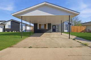 3811 SW Hickory Ln, Lawton, OK 73505