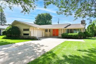 548 E Fox Dale COURT, Fox Point, WI 53217