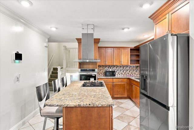 19700 Northbrook Drive, Southfield, MI 48076