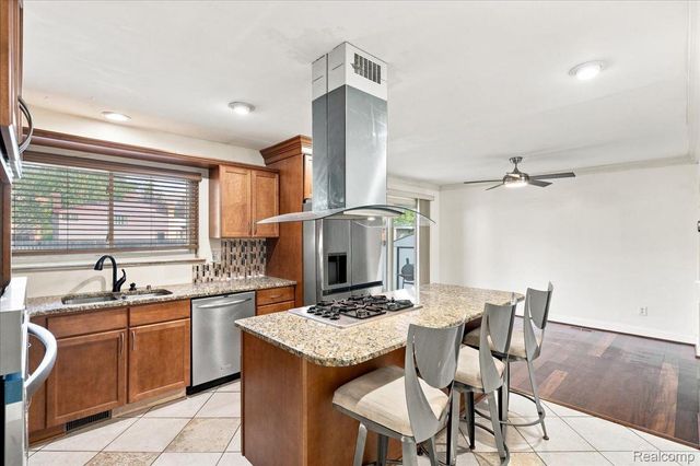 19700 Northbrook Drive, Southfield, MI 48076