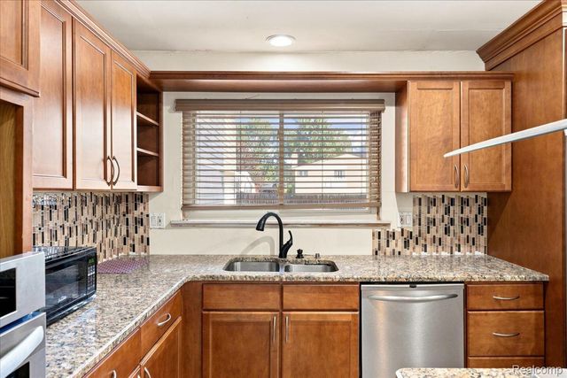 19700 Northbrook Drive, Southfield, MI 48076