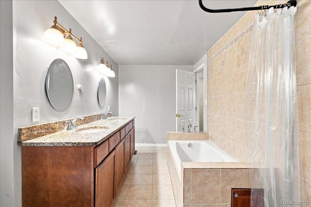 19700 Northbrook Drive, Southfield, MI 48076