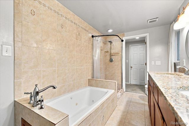19700 Northbrook Drive, Southfield, MI 48076