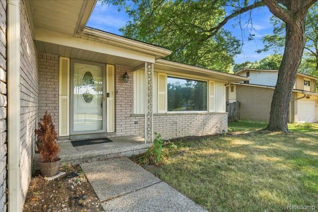 19700 Northbrook Drive, Southfield, MI 48076