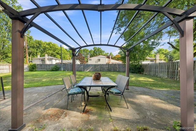 19700 Northbrook Drive, Southfield, MI 48076